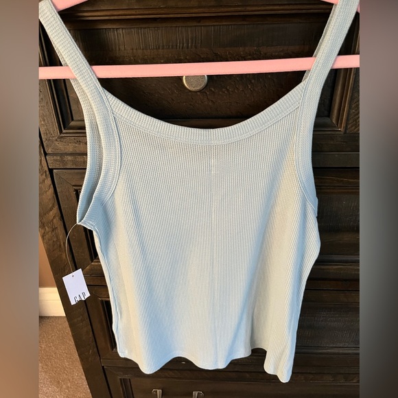 GAP MEDIUM MICRO WAFFLE HARBOR TANK TOP NWT cropped!! - Picture 2 of 5